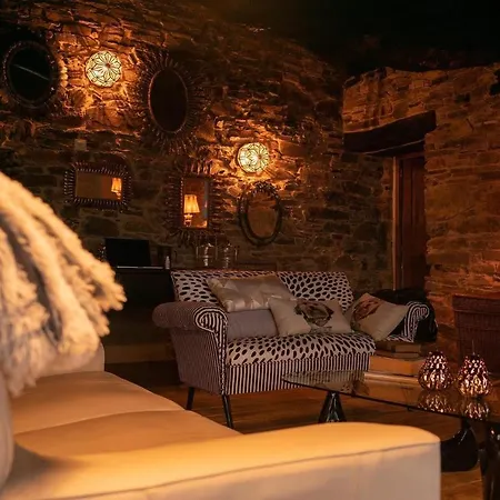 Complejo Rural Lar De Vies * A Pontenova