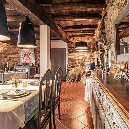 Complejo Rural Lar De Vies * A Pontenova